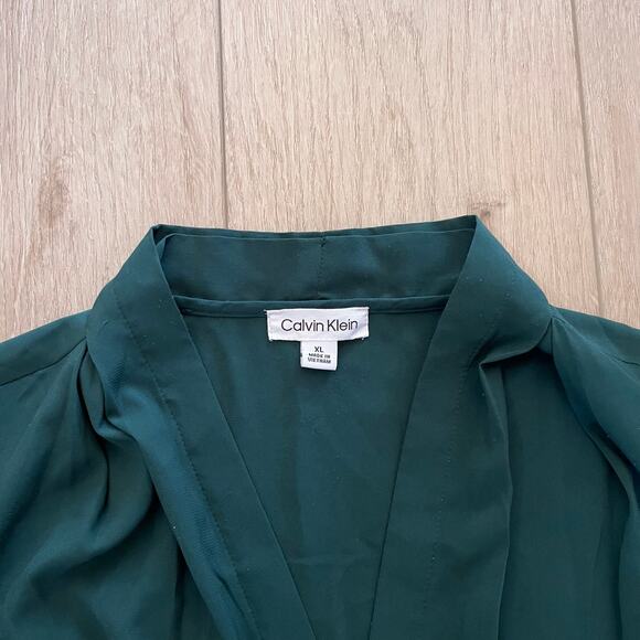 Calvin Klein Women’s Hunter Green Tulip Sleeve Blouse Sz XL - Picture 3 of 7